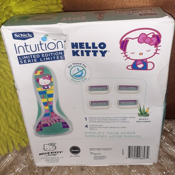 LIMITED EDITION HELLO KITTY SCHICK INTUITION RAZOR PACK - Picture 3 of 5